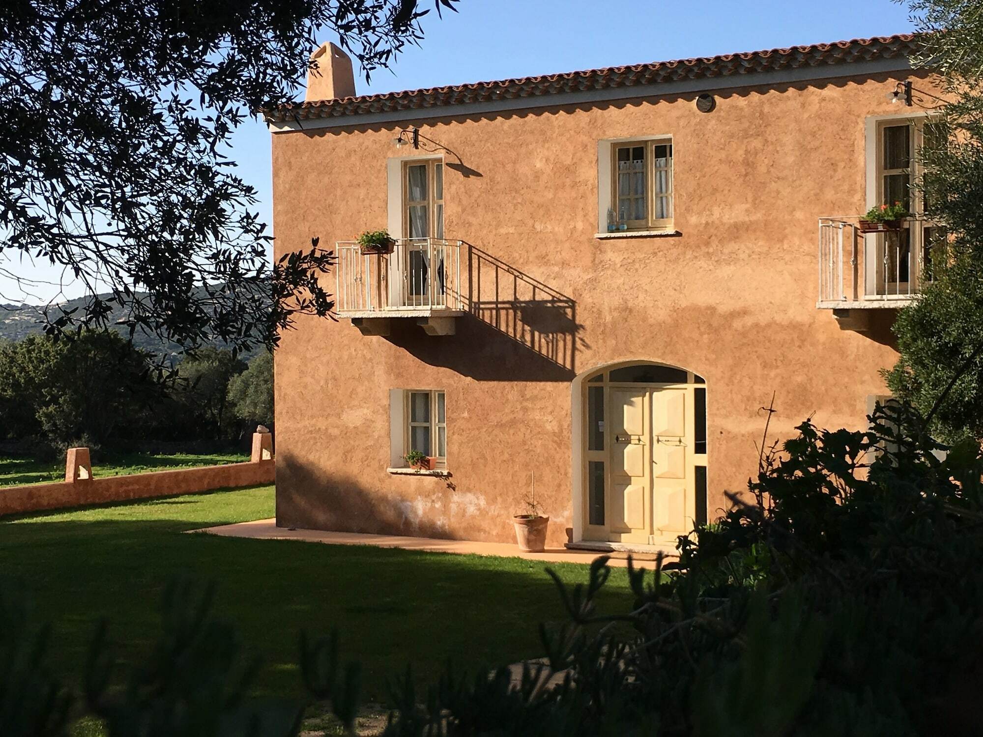 Monti Di Jogliu Villa Арцахена Екстериор снимка