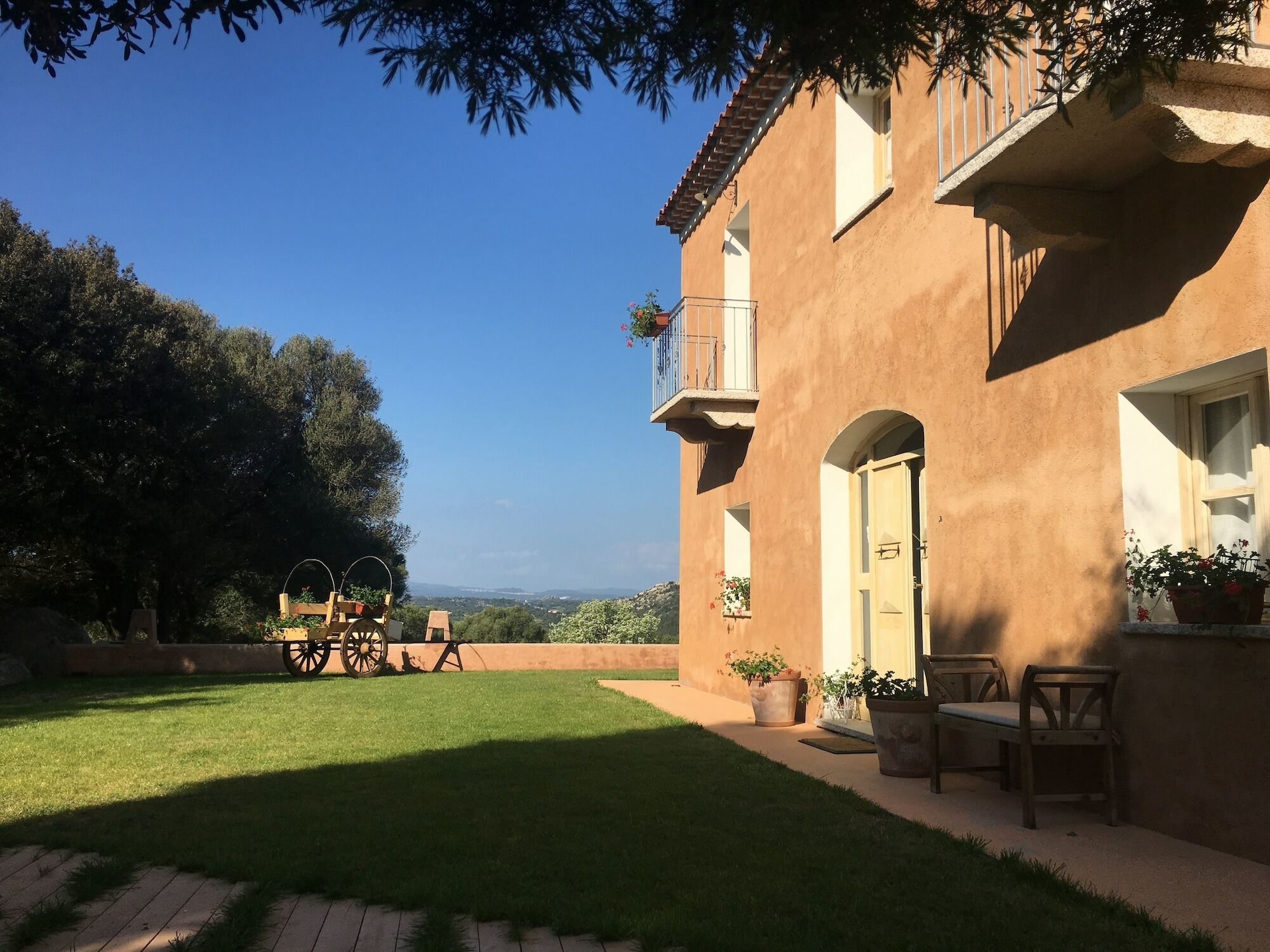 Monti Di Jogliu Villa Арцахена Екстериор снимка